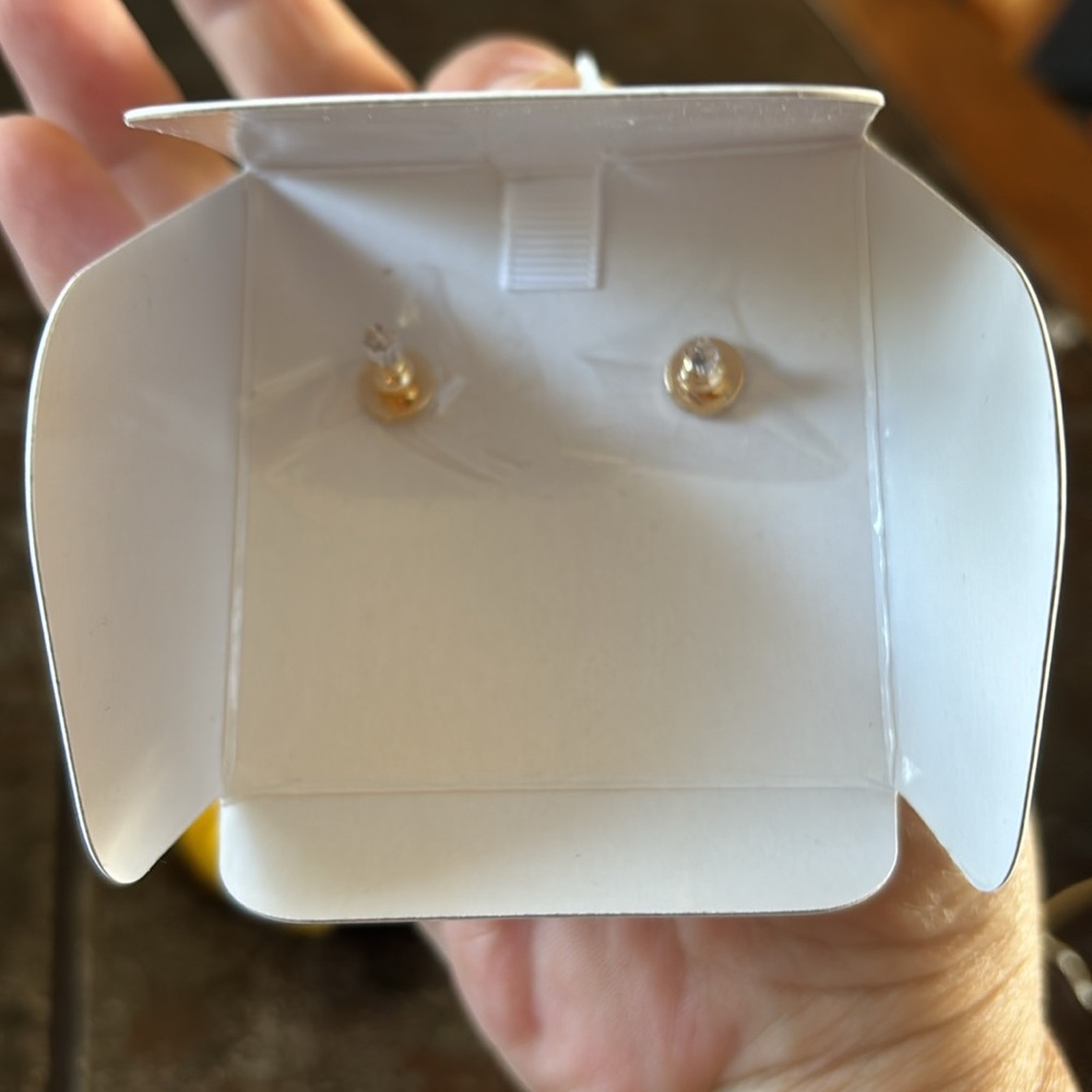 House of Harlow 1960 Gold and Pearl Bow Earrings - Picture 5 of 5